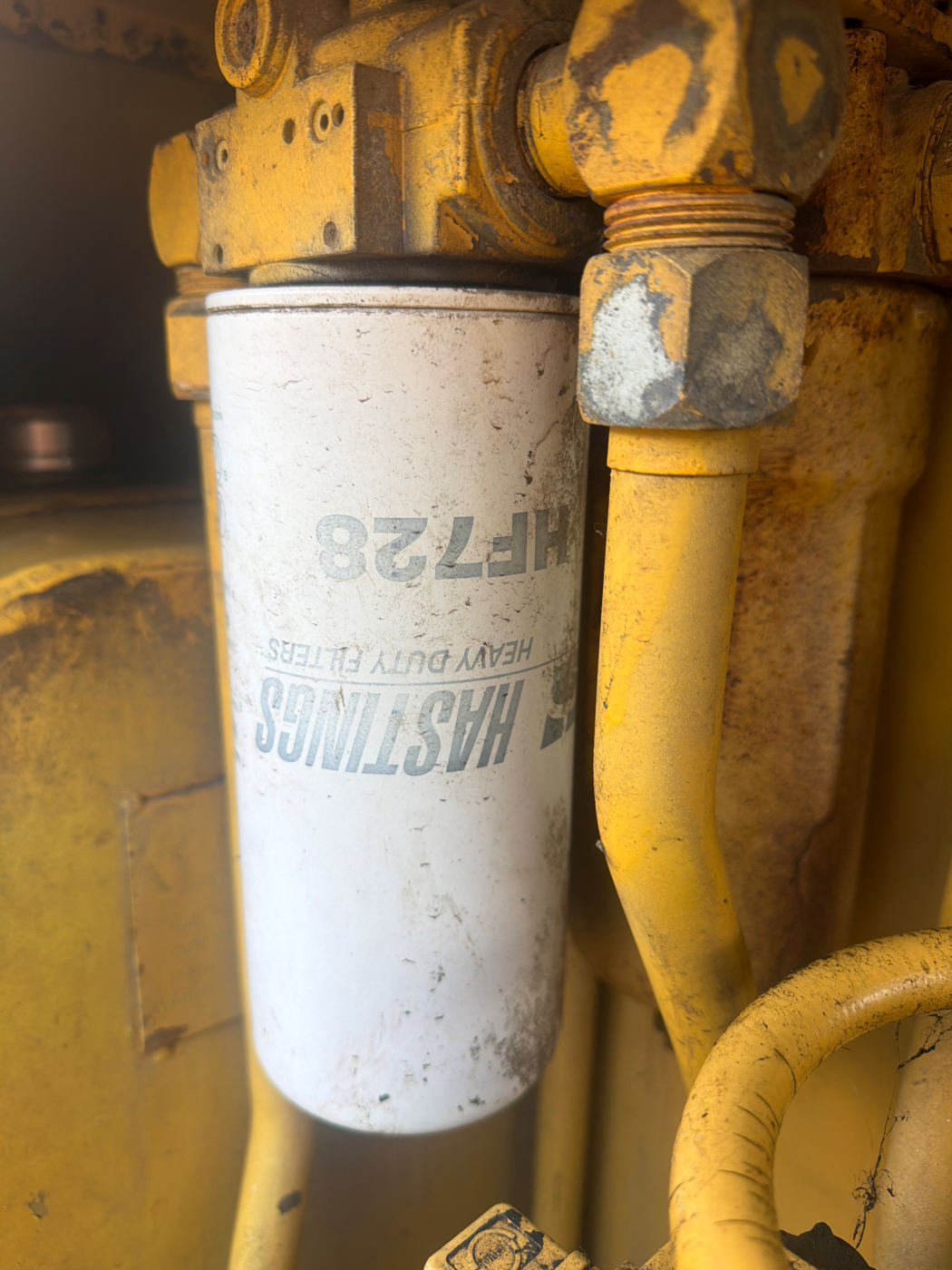Hastings HF728 spin-on hydraulic filter fitted to the machine