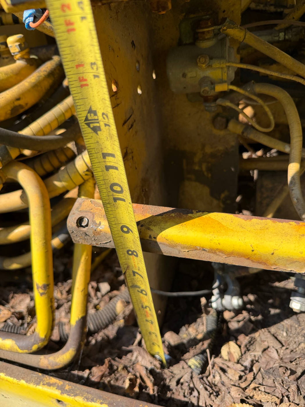 Tape measure showing the height of the compartment