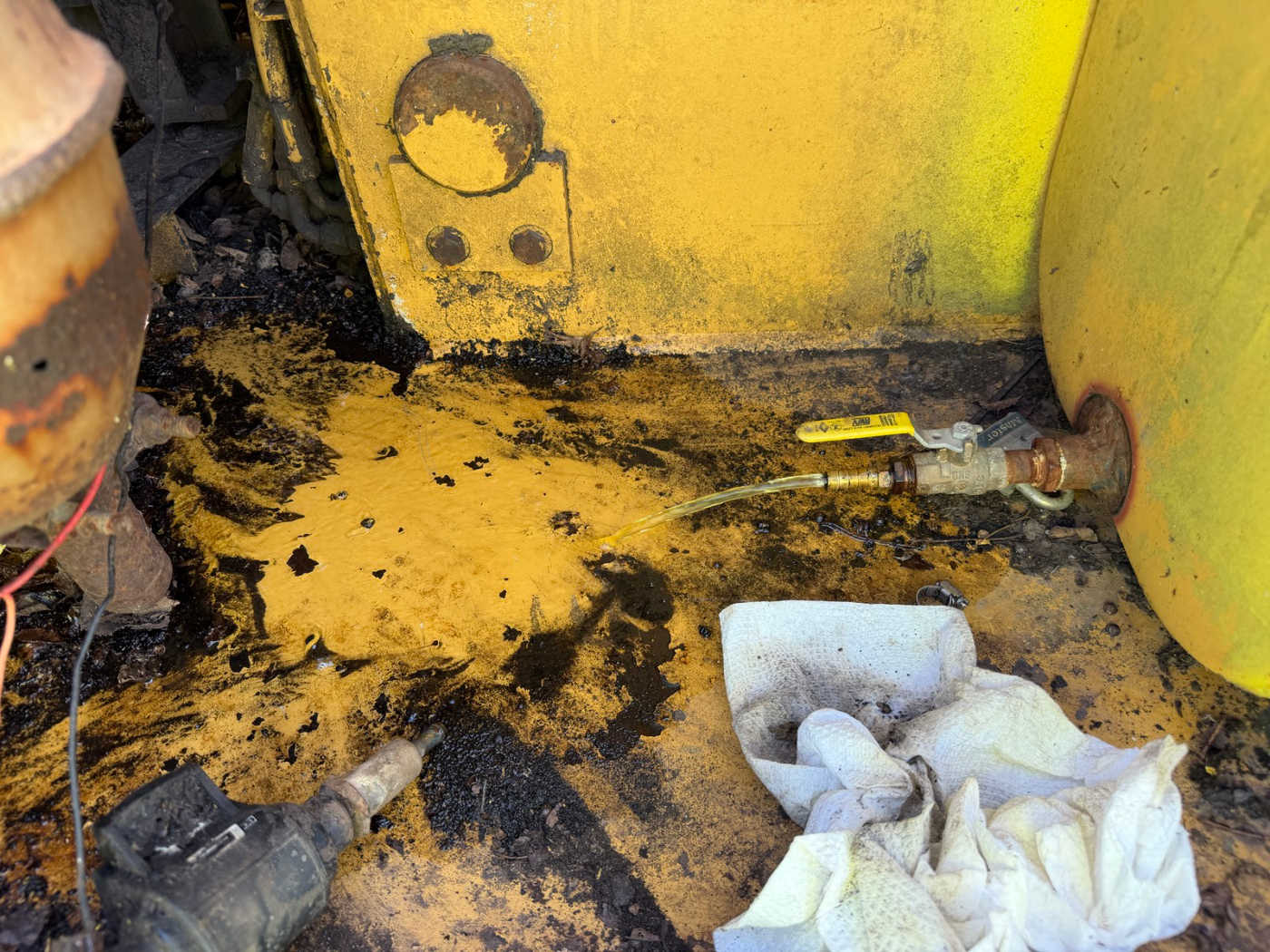 Draining the fuel tank into the oil cart